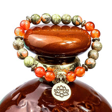 Load image into Gallery viewer, Agate Lotus Pendant Beaded Bracelet