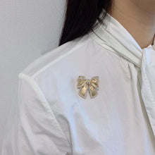Load image into Gallery viewer, Amherst Brooch