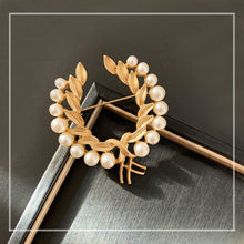 Load image into Gallery viewer, Amherst Brooch