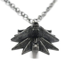 Load image into Gallery viewer, Wolf Head Pendant Necklace