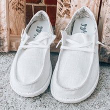 Load image into Gallery viewer, Women's Canvas Lace-Up Sneakers