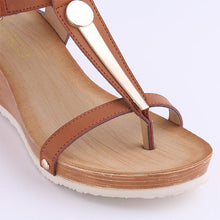 Load image into Gallery viewer, Fashionable sandal with metal and Velcro closure