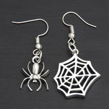 Load image into Gallery viewer, Punk Style Halloween Spider Earrings