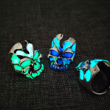 Load image into Gallery viewer, Glowing skull ring