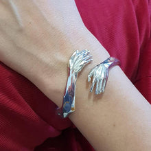 Load image into Gallery viewer, Romantic Love Hug Carved Hand Bracelet