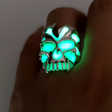 Load image into Gallery viewer, Glowing skull ring