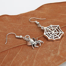 Load image into Gallery viewer, Punk Style Halloween Spider Earrings