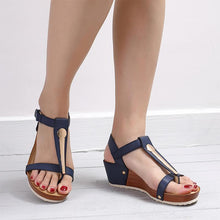 Load image into Gallery viewer, Fashionable sandal with metal and Velcro closure