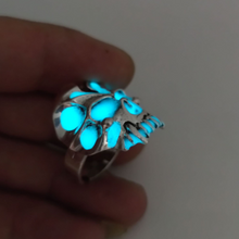 Load image into Gallery viewer, Glowing skull ring