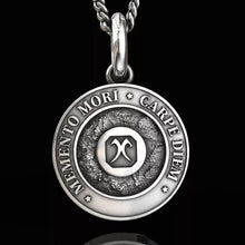 Load image into Gallery viewer, Skull Pendant