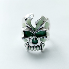 Load image into Gallery viewer, Glowing skull ring