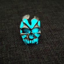 Load image into Gallery viewer, Glowing skull ring