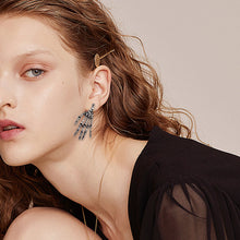 Load image into Gallery viewer, Women&#39;s Asymmetric Skull Hand Earrings