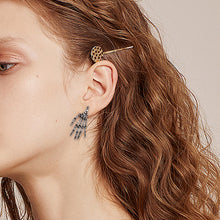 Load image into Gallery viewer, Women&#39;s Asymmetric Skull Hand Earrings