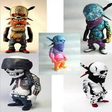 Load image into Gallery viewer, Resin Skull Crafts Ornaments