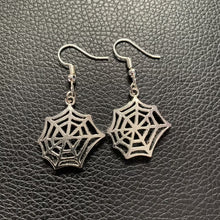 Load image into Gallery viewer, Punk Style Halloween Spider Earrings