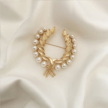 Load image into Gallery viewer, Amherst Brooch